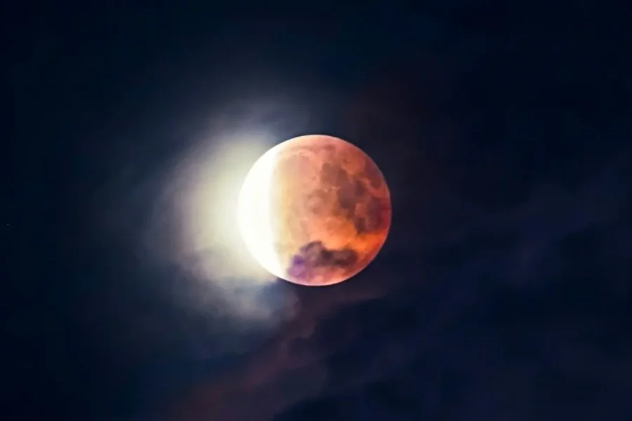 medir la Tierra y la Luna con eclipses